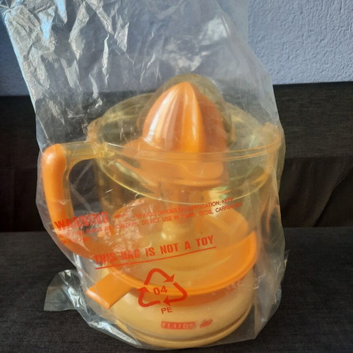 Fulton Electric Juicer like new, 1 liter capacity, dual direction