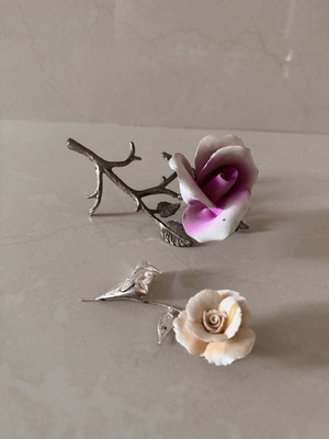 Decorative flowers like new, set of two
