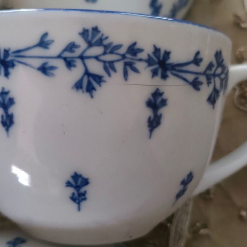 Tea cup set like new, 6 pieces, fine porcelain with blue and white patterns
