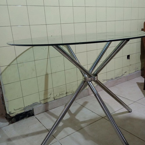 Glass dining table used, round 90cm diameter