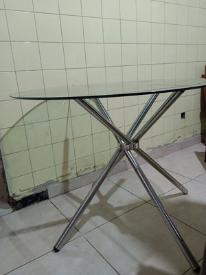 Glass dining table used, round 90cm diameter