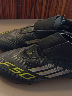 Ποδοσφαιρικά παπούτσια Adidas F50 μεταχειρισμένα, νούμερο 36, μαύρα