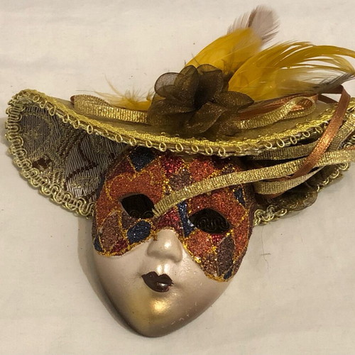 Decorative Mask Magnetic or Hanging like new
