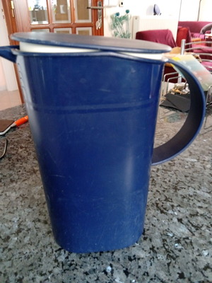 Tupperware pitcher 1.7 liters like new