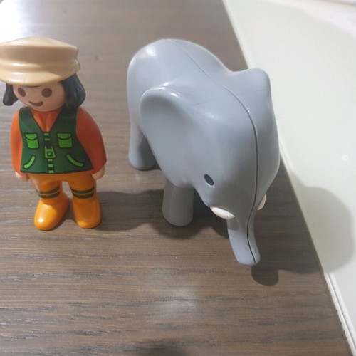 Playmobil 9381 Zoo Keeper with Elephant like new