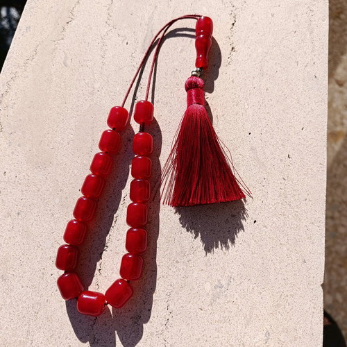 Red Kompoloi like new from Middle East with 17 beads and tassel