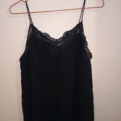 Women's elegant camisole top with lace and lining like new, black