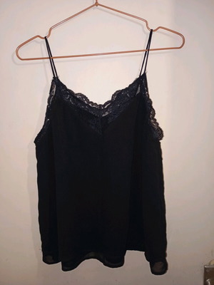 Women's elegant camisole top with lace and lining like new, black