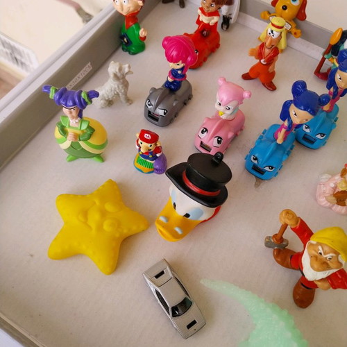 Collectible figures new, pack of 27 pieces