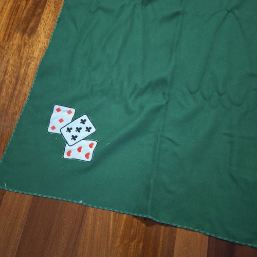 Poker set like new with felt and plastic playing cards