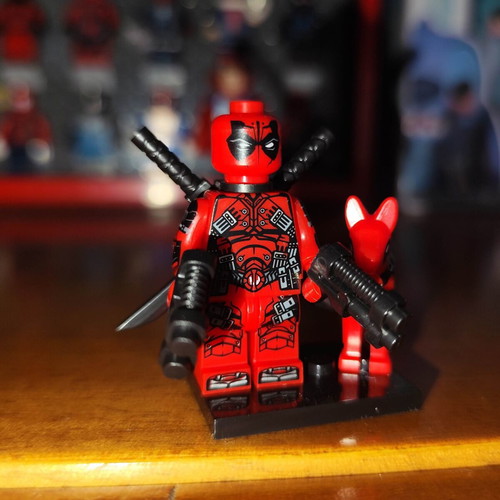 Deadpool Play Arts Kai figure like new with accessories
