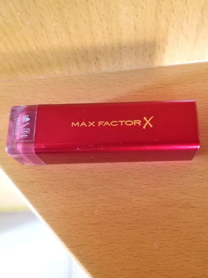 Max Factor lipstick used in Marilyn Cabernet shade