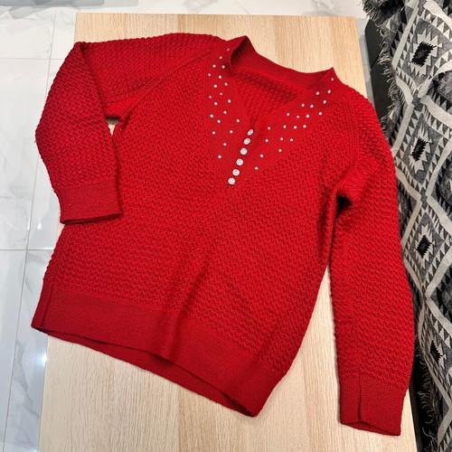 Knitted red sweater with strass and buttons like new, size L