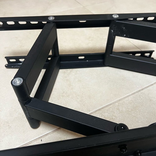 Wall TV mount like new, extendable up to 75''