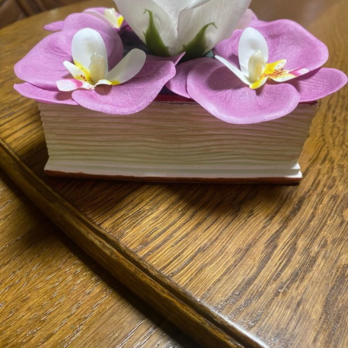 Handmade bouquets new in gypsum ceramic book pot