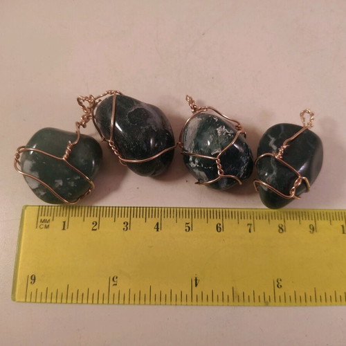 Agates new, lot of 4 green pieces