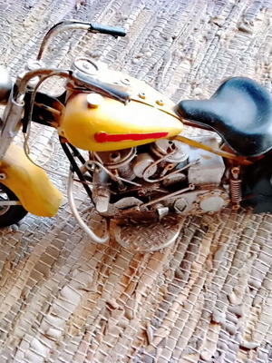 Decorative metal motorcycle used with minor oxidations
