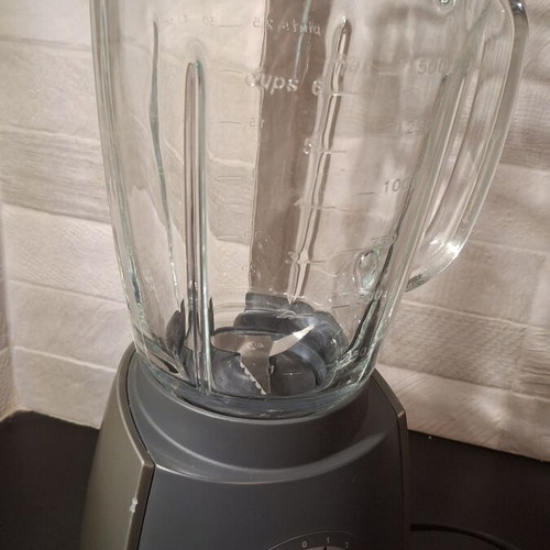 Philips HR2074 blender like new with 2L glass jar, 600W