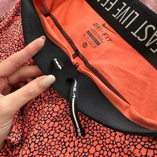 Nike athletic capri leggings new, coral fluo, size XS/S