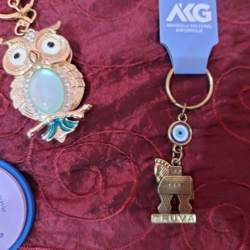 Keychains set of 4 pieces new and used