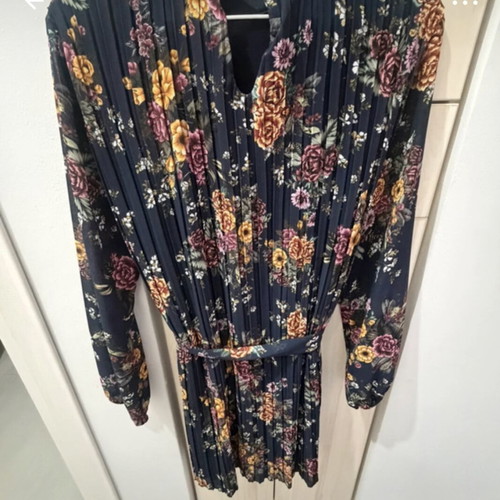 Floral dress with belt one size up to XL like new, blue
