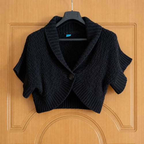 Knitted bolero black XL–2XL like new with decorative collar and button