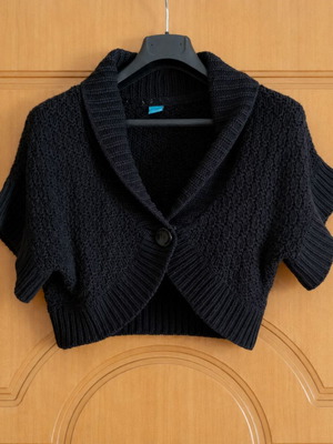 Knitted bolero black XL–2XL like new with decorative collar and button