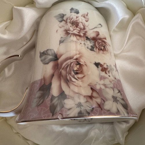 Oriana Ferelli porcelain tea cup with lid new in gift packaging