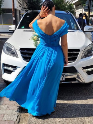 Blue dress like new, size M, with small tear