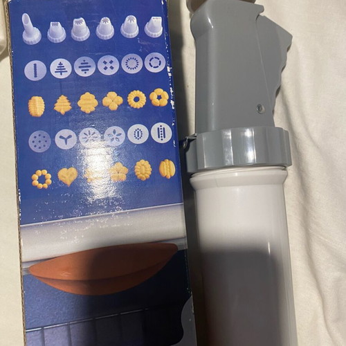 Cookie press like new for baking with various attachments