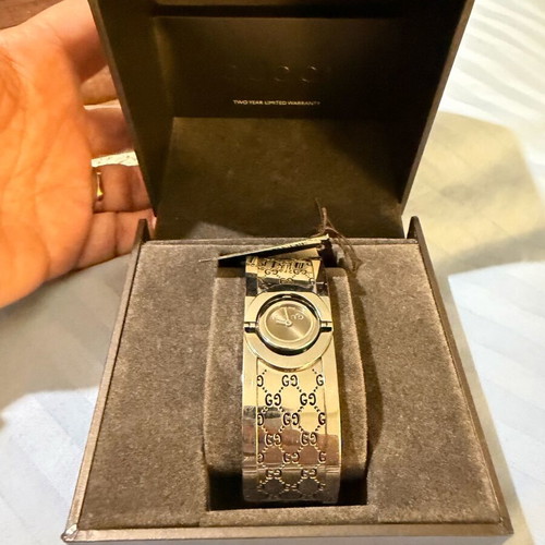Gucci Twirl women's watch like new, model YA112501, silver