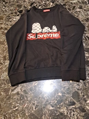 Supreme sweatshirt like new, no hood, black and red, size M