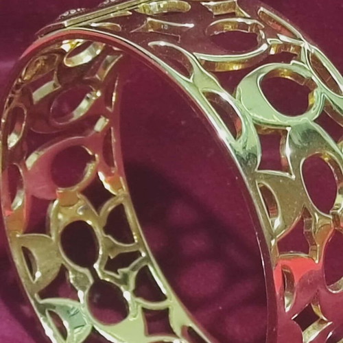 Coach bracelet like new, metal in gold color