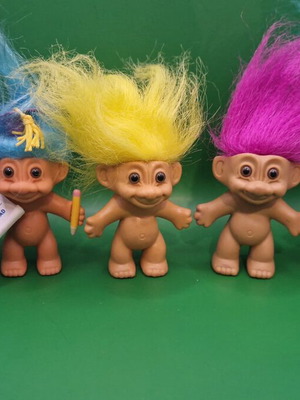 Trolls lot with glove troll like new, 10 figures + 1 glove troll