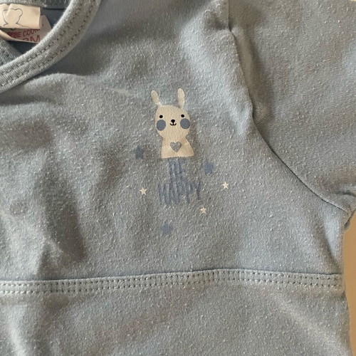 Cotton baby bodysuit like new for newborn (0-3 months)