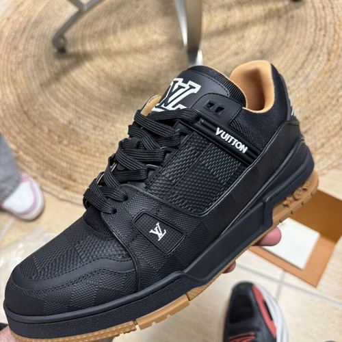 Lv trainers size 44 used, sneakers