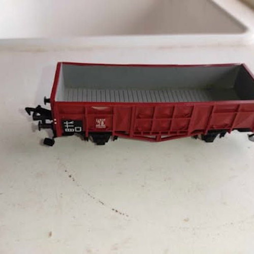 Vintage Fleischmann HO Scale 1465 E Esso Tanker and 3 wagons like new