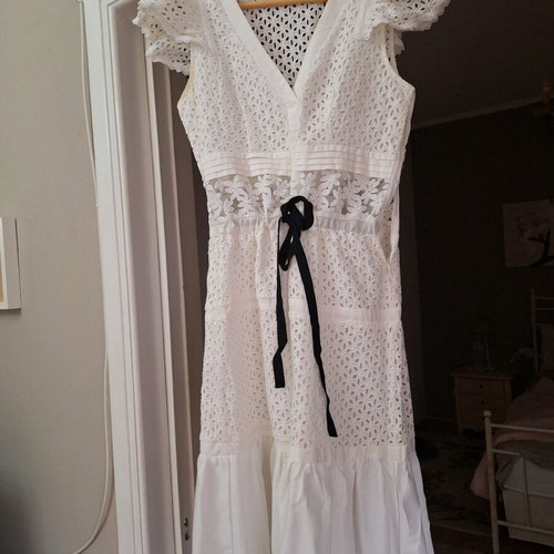 Axel dress No 38 white-beige like new with guipure lace