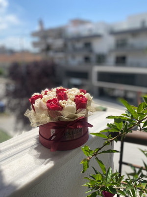 Χειροποίητο αρωματικό μπουκέτο από 100% κερί σόγιας με άρωμα κόκκινα φρούτα του δάσους και βανίλια Μαδαγασκάρης