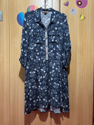 Attrattivo floral dress like new, white and blue, size M