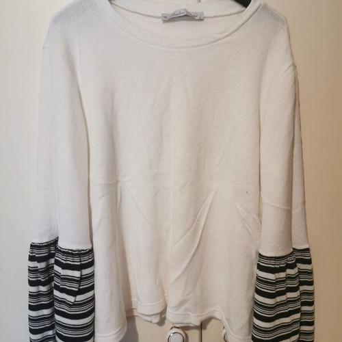 White knitted Helmi blouse with bell sleeves, size L, like new