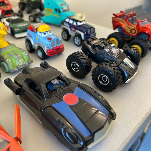 Old toy cars used, pack of 25, medium size