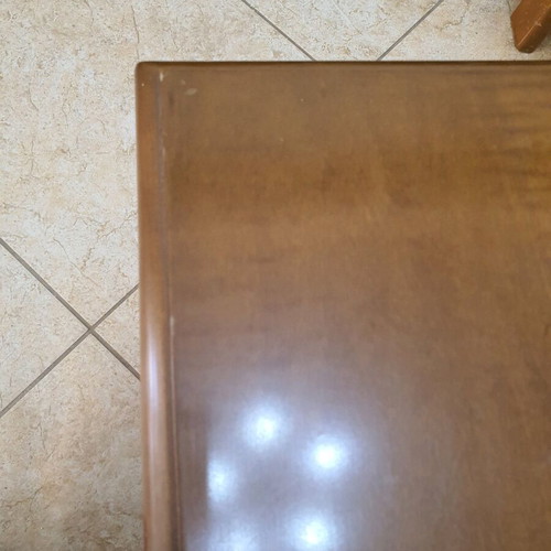 Τραπεζάκι σαλονιού μεταχειρισμένο 60×60 με σημάδια