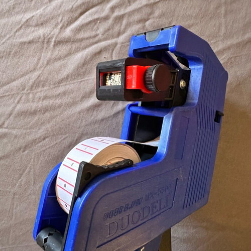 Label gun new, unused