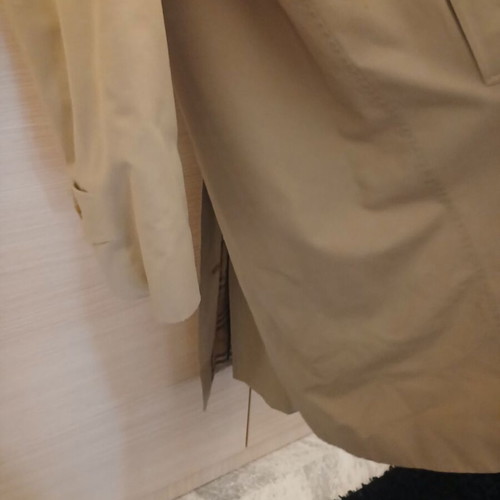 Burberry trench coat size L like new, beige
