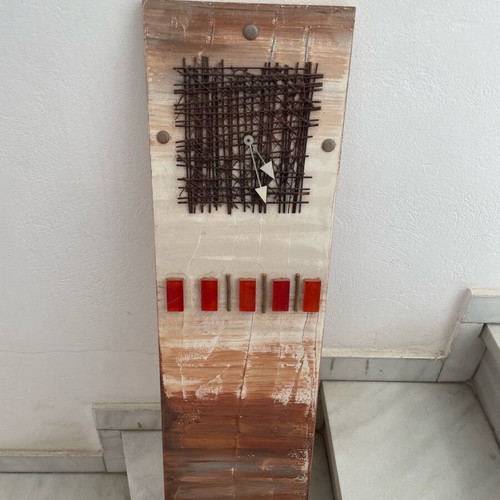 Decorative wall clock like new, analog