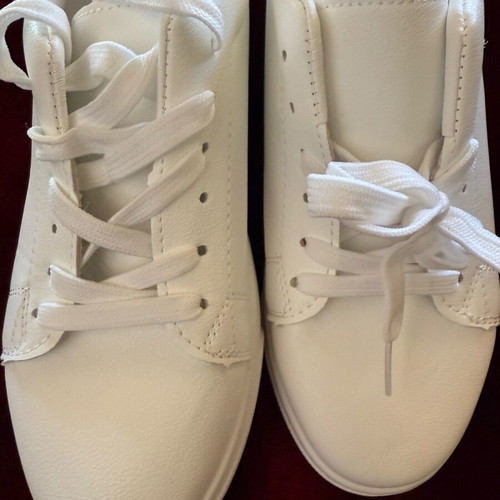 White women's athletic shoes new no name size 39