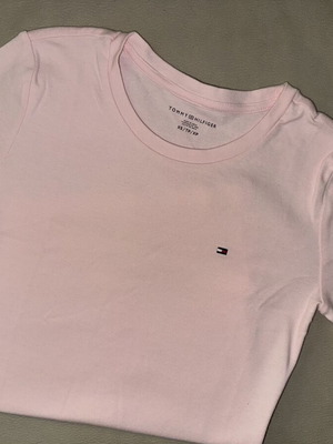 Tommy Hilfiger women's pink t-shirt XS
