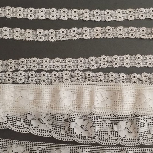 Machine lace like new, 8.00x6.5 and 4.70x3 in three pieces
