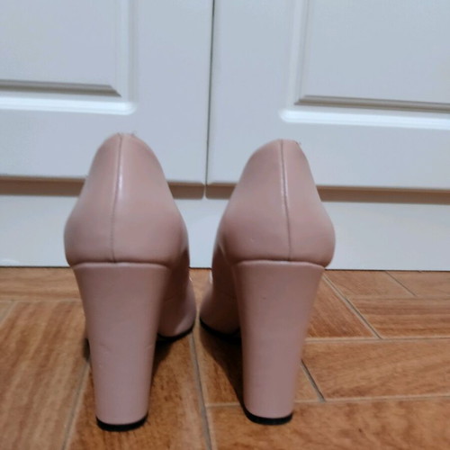 Silia D Pumps Size 39 Like New